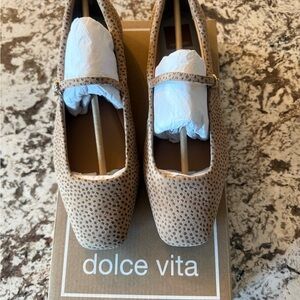 Dolce Vita Women's Spotted Tan Reyes Flats